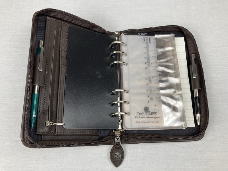 VTG DAY-TIMER BROWN LEATHER 6 RING PLANNER ORGANIZER 8” X 5.5” FRONT POCKET VGC! gallery