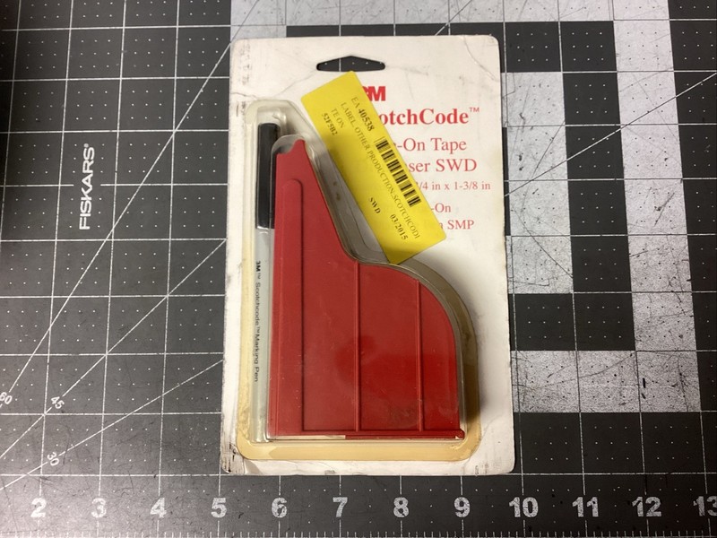 3M SLW ScotchCode Write-On Dispenser 3/4 IN X 1-3/8 IN W/Marking Pen (LXE14V)